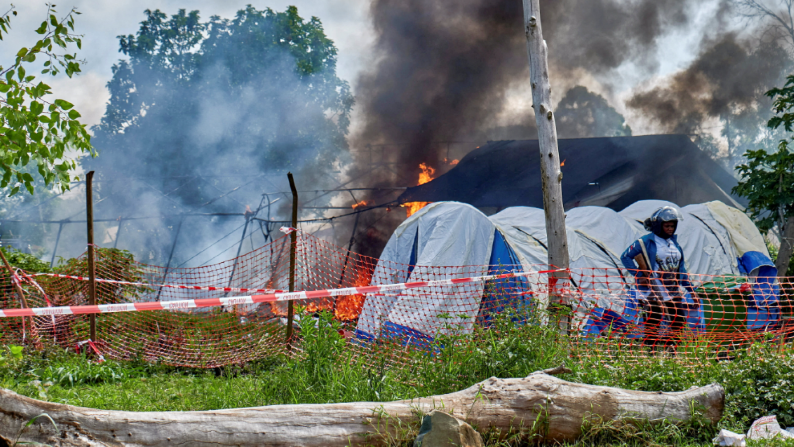 Pánico por brote de ébola: Incendian hospital luego de disputa por cuerpo de fallecido en RD Congo
