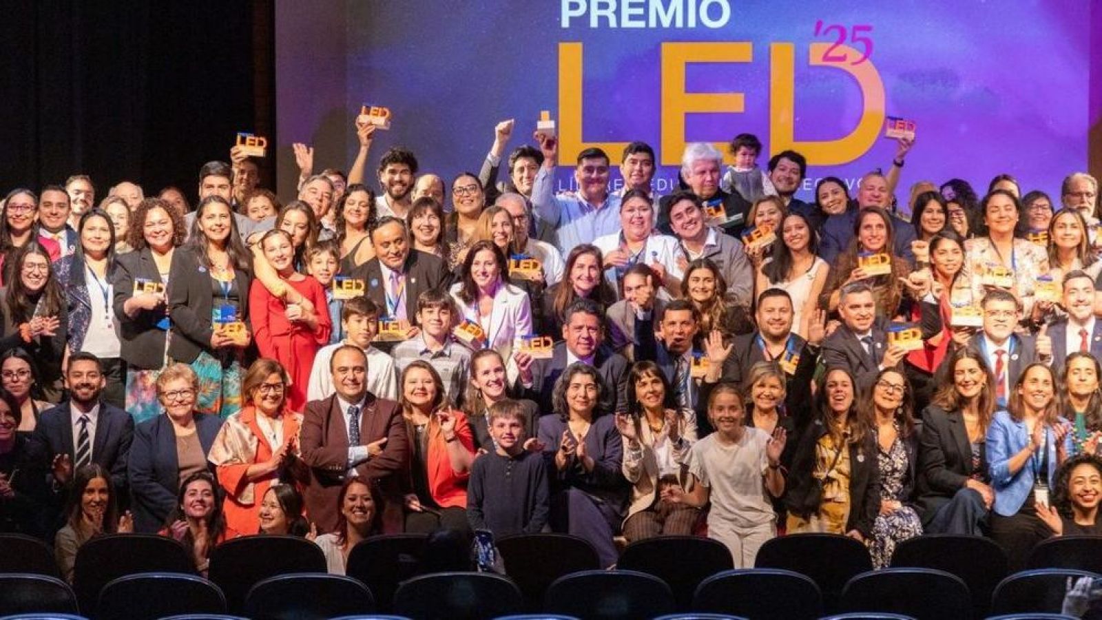 <p>Premio LED abre nominaciones para su cuarta versión e invita a reconocer a líderes educativos de todo Chile</p>
