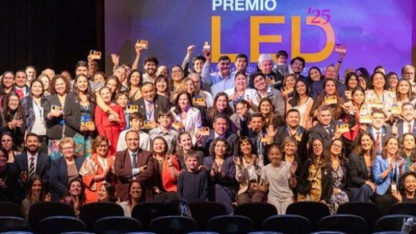 <p>Premio LED abre nominaciones para su cuarta versión e invita a reconocer a líderes educativos de todo Chile</p>Premio LED abre nominaciones para su cuarta versión e invita a reconocer a líderes educativos de todo Chile
