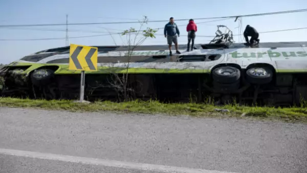 Tragedia en el Maule: volcamiento de bus interurbano deja 2 fallecidos y varios lesionados