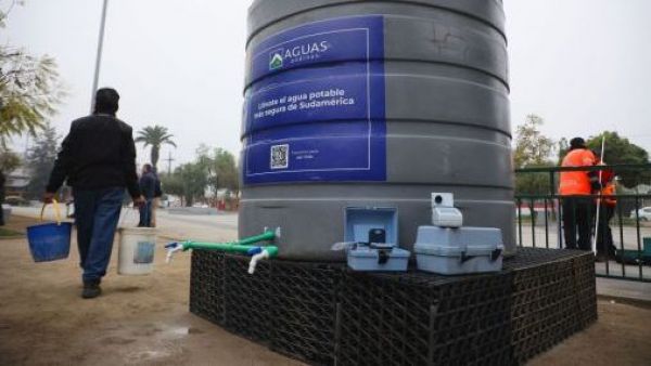 <p>Desde esta noche: Corte de agua afectará a ocho comunas de la RM por 36 horas</p>Desde esta noche: Corte de agua afectará a ocho comunas de la RM por 36 horas
