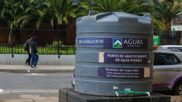 Corte masivo de agua en comunas de Santiago: ¿Cuándo se repone el suministro?
