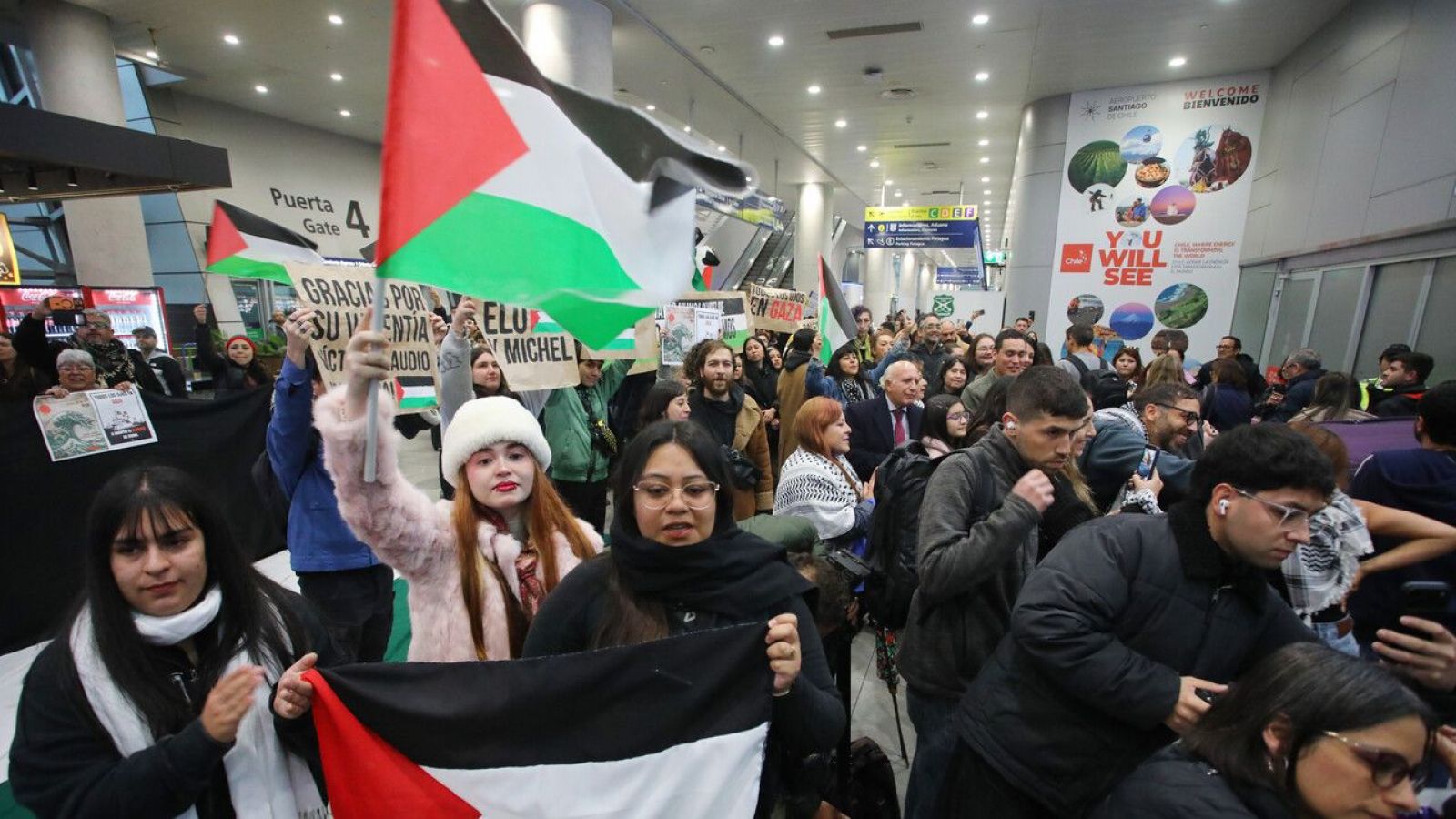 Denunciaron torturas: Regresan a Chile activistas detenidos en flotilla a Gaza
