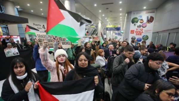 Denunciaron torturas: Regresan a Chile activistas detenidos en flotilla a Gaza
