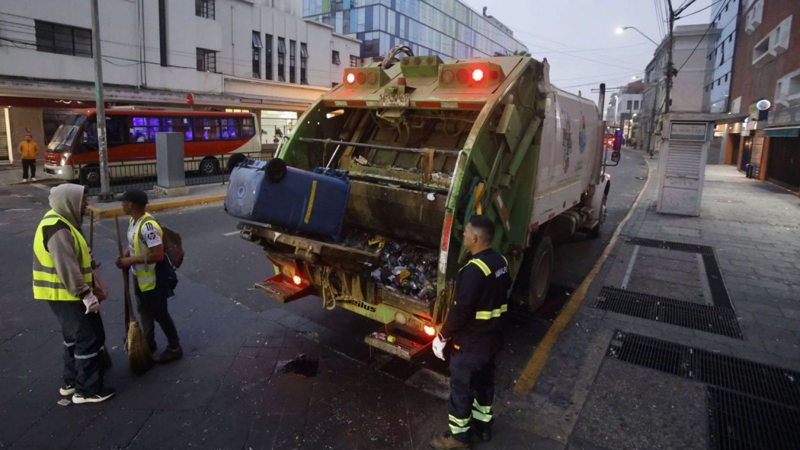 Llaman a colaboración público-privada por desafíos de los residuos municipales

