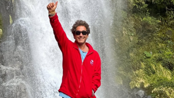 "Todavía cuesta hablar de él en pasado": El emotivo homenaje de agencia de viajes a Claudio Iturra a dos años de su muerte
