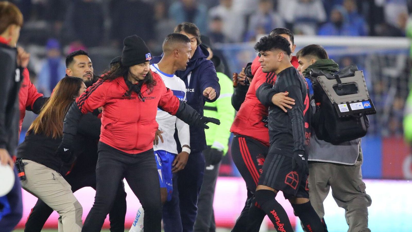 "Es feo que pasen estas cosas": DT de la UC explicó el origen de la pelea con Colo Colo
