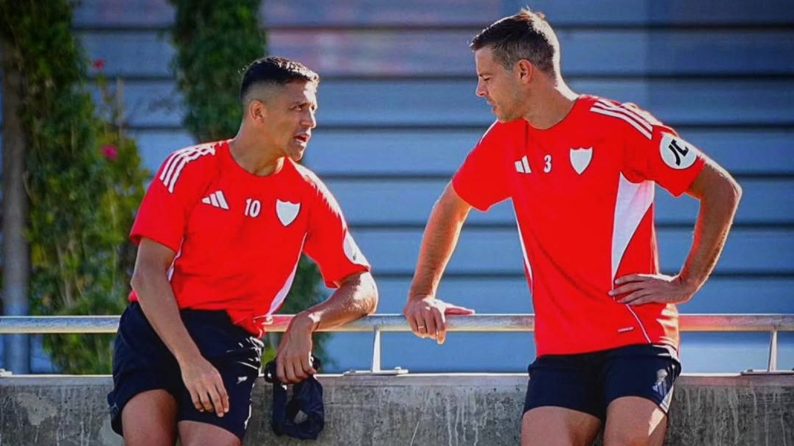 La respuesta fue categórica: Hinchas del Sevilla votaron si Alexis Sánchez debe seguir en el equipo
