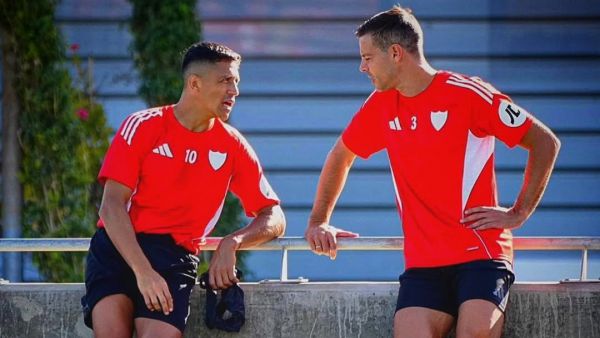 La respuesta fue categórica: Hinchas del Sevilla votaron si Alexis Sánchez debe seguir en el equipo
