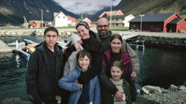 Cristian Mungiu gana la Palma de Oro con "Fjord" y estira la racha dorada de la distribuidora Neon
