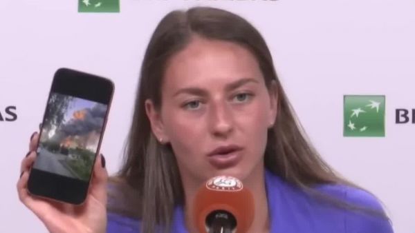 "Un misil destrozó un edificio al lado de mi casa": El emotivo triunfo de Marta Kostyuk en Roland Garros
