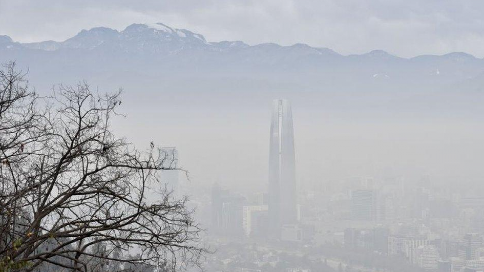 <p>Calidad del aire empeora en varias comunas durante este martes 26 de mayo</p>
