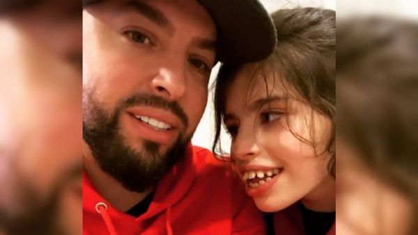 <p>El sentido mensaje de Rigeo a su hija en su cumpleaños 19: abordó el diagnóstico que la acompaña desde bebé</p>El sentido mensaje de Rigeo a su hija en su cumpleaños 19: abordó el diagnóstico que la acompaña desde bebé
