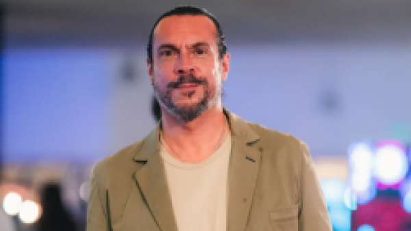 <p>El nuevo romance de Mauricio Jürgensen: periodista confirmó relación con actriz 17 años menor</p>El nuevo romance de Mauricio Jürgensen: periodista confirmó relación con actriz 17 años menor
