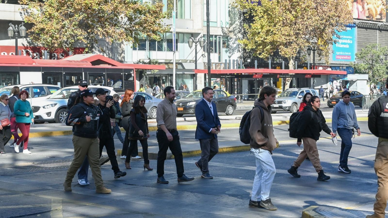 <p>Nueva Alameda habilita cruce peatonal semaforizado en pleno centro de Santiago</p>
