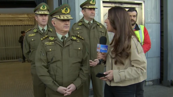 100 funcionarios extra: Carabineros realiza copamiento en estaciones de Metro y paraderos
