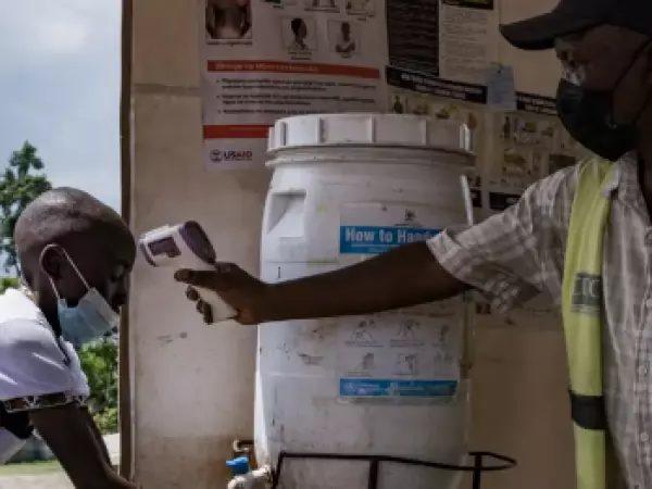 Por brote de ébola: Uganda cierra frontera con República Democrática del Congo