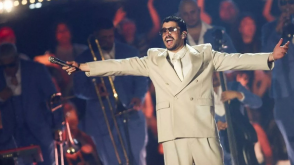 Gesto de Bad Bunny provoca la furia de los seguidores de Shakira
