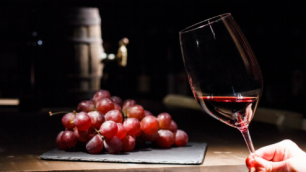 ¿Es de tu gusto? Dan a conocer cuál es el mejor "Vino Tinto del Año" en Chile

