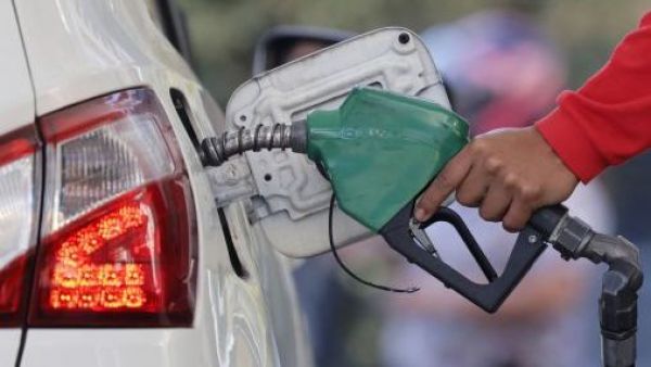 <p>Desde este jueves: así cambiarán los precios del gas licuado y el diésel</p>Desde este jueves: así cambiarán los precios del gas licuado y el diésel
