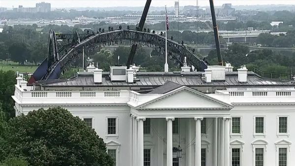 Video: UFC comenzó inédita construcción de octágono en la Casa Blanca
