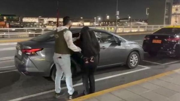 <p>Carabineros captura a acusadas de usar tarjetas clonadas para comprar pasajes a Madrid</p>Carabineros captura a acusadas de usar tarjetas clonadas para comprar pasajes a Madrid
