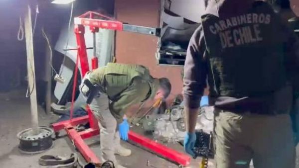 Carabineros descubrió 18 motores y más de 80 puertas en taller clandestino
