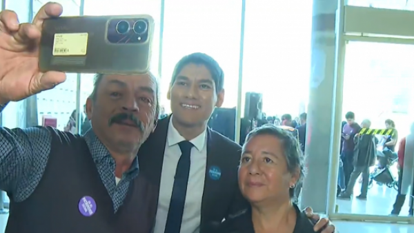 ¡Hasta las lágrimas! Visitante se emociona al conocer a Danny Linares en el Día del Patrimonio en TVN

