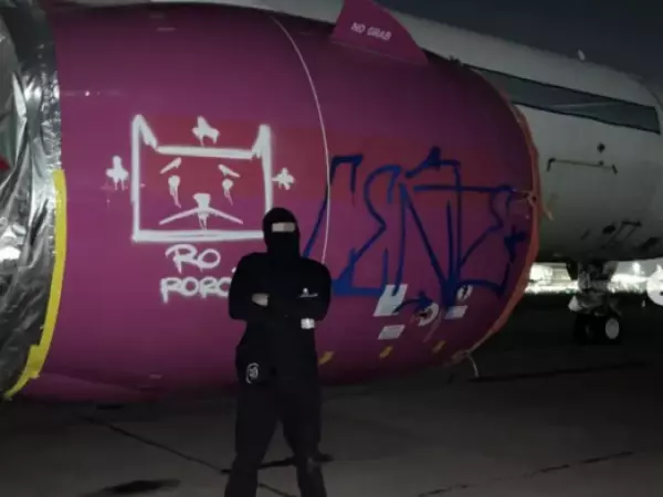 "Logré un sueño": Grafitero alardeó vandalismo en avión del Aeropuerto de Santiago