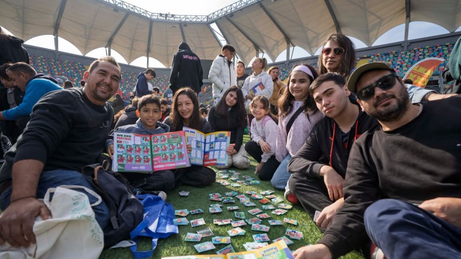 <p>Jornada de intercambio de láminas del Mundial 2026 en el Estadio Bicentenario de La Florida.</p>
