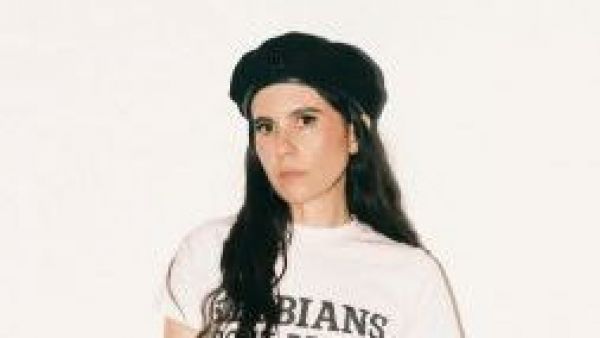 Javiera Mena anuncia su primer concierto en solitario en el Movistar Arena para celebrar los 20 años de "Esquemas Juveniles"

