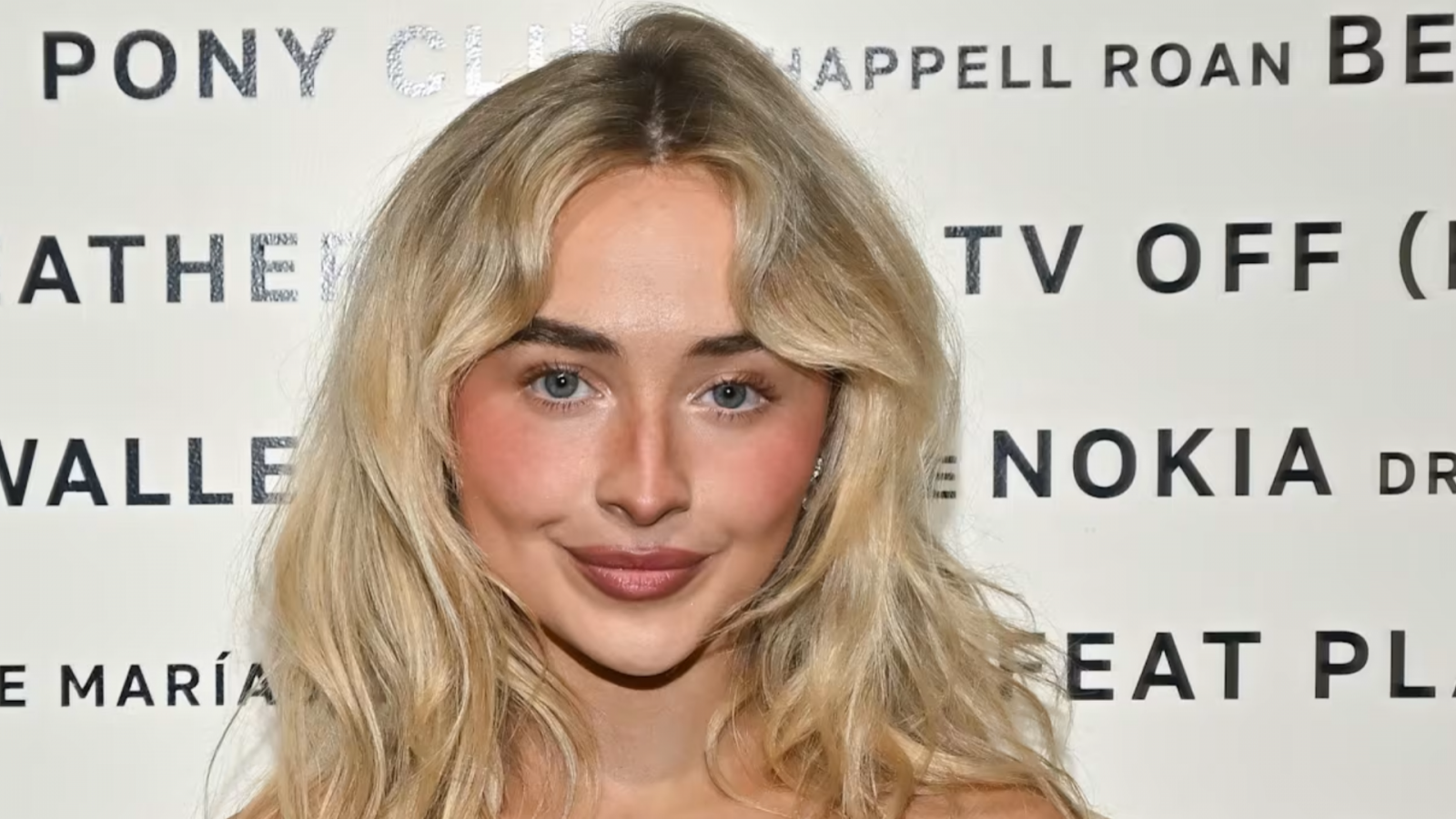 Sabrina Carpenter pide orden de restricción contra presunto acosador
