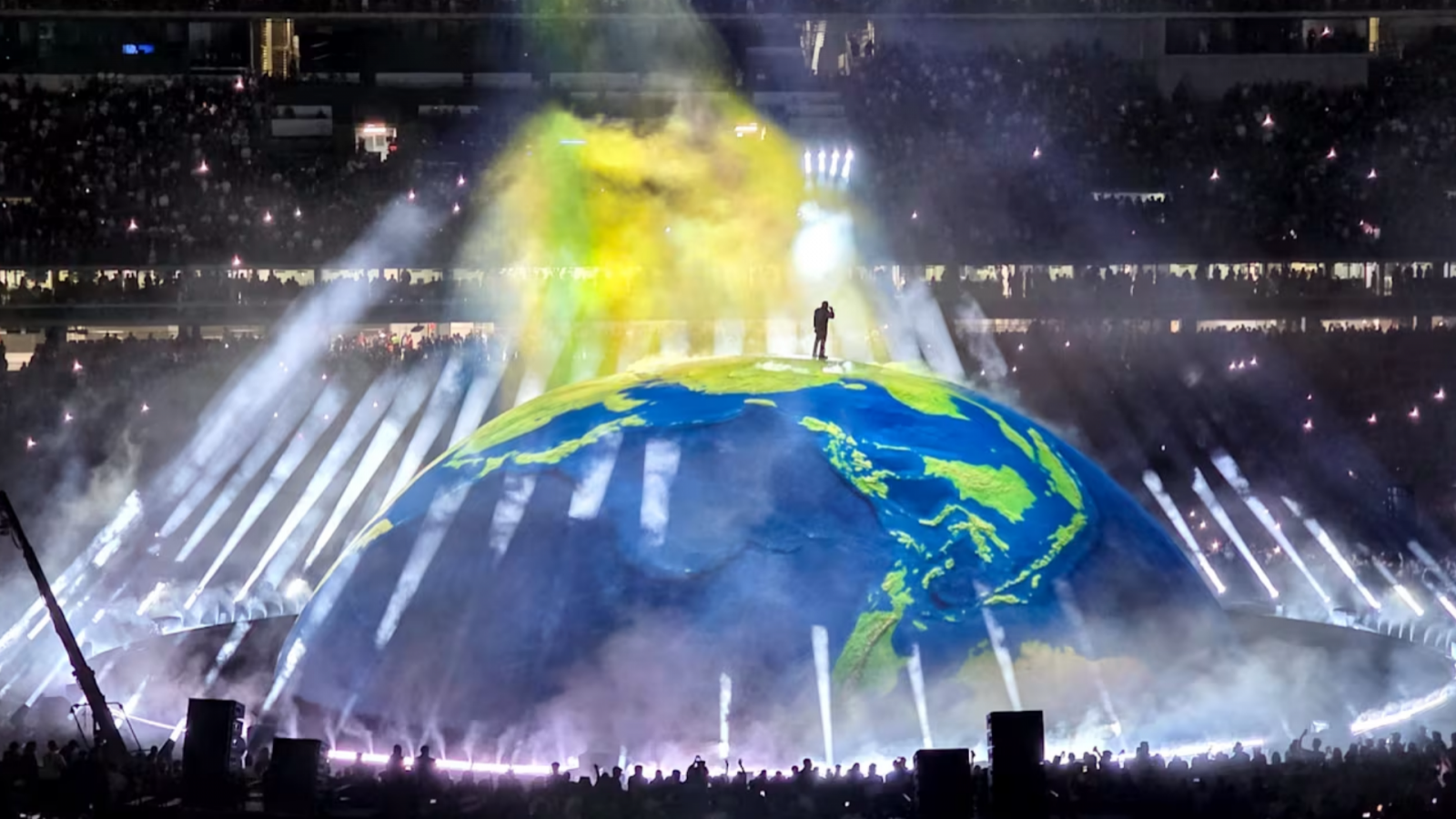 ¿Kanye West hizo historia? La verdad tras su supuesto récord del “concierto en estadio más grande”

