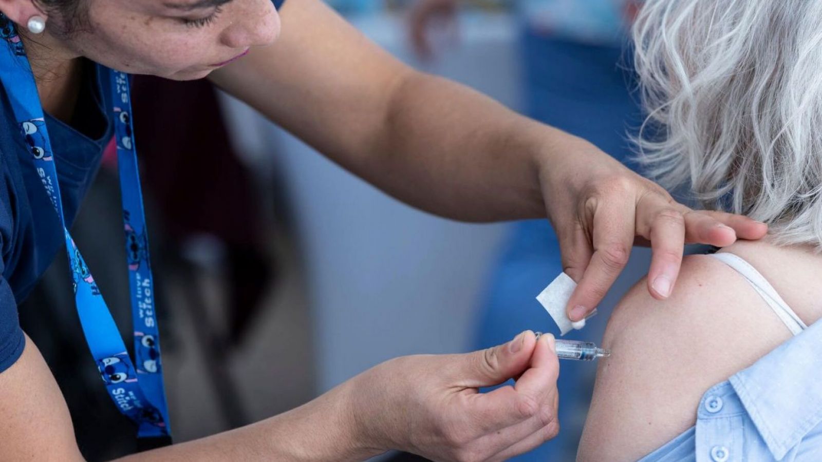 Atenciones respiratorias llegan a su peak del año: expertos llaman a vacunarse
