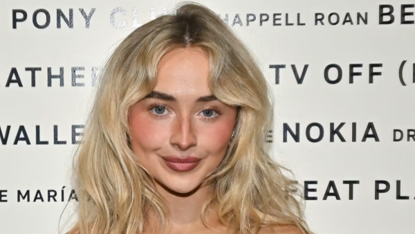 Sabrina Carpenter pide orden de restricción contra presunto acosador
