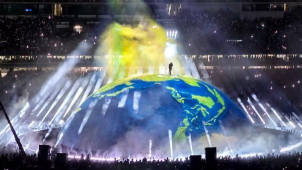 ¿Kanye West hizo historia? La verdad tras su supuesto récord del “concierto en estadio más grande”

