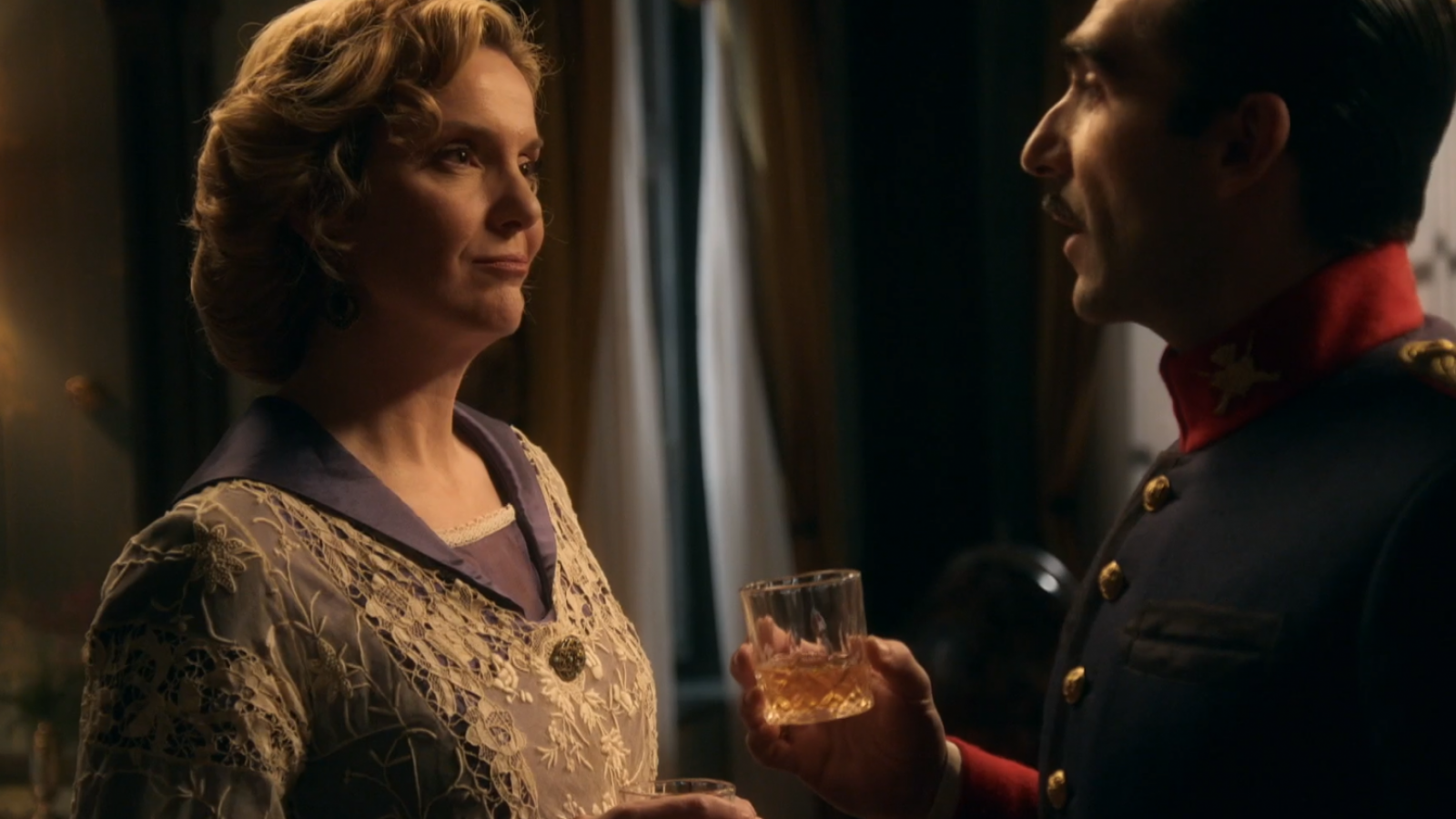 La Promesa - T1E102 | El brindis de la noche
