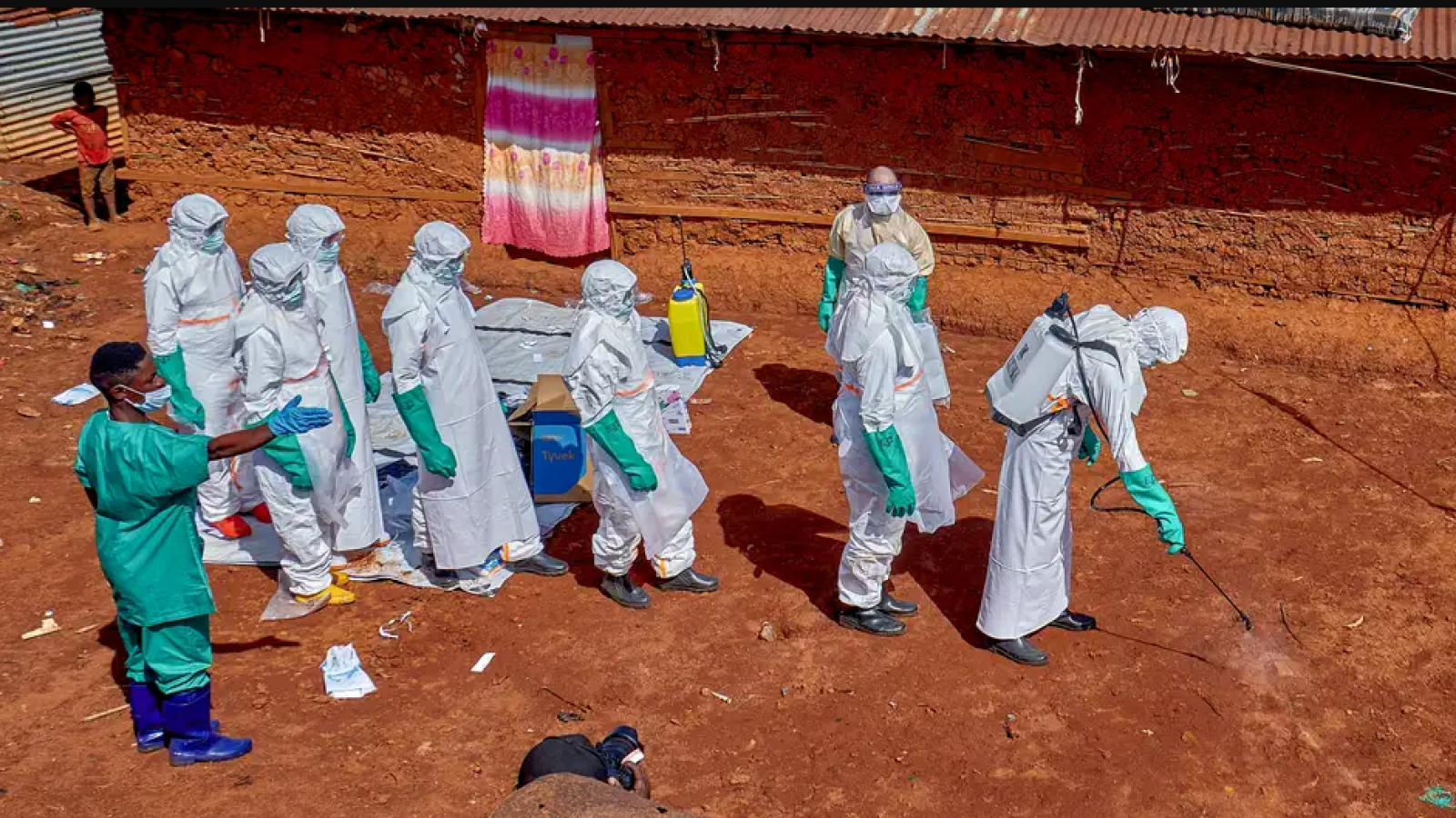 <p>OMS reduce drásticamente los casos sospechosos de ébola</p>
