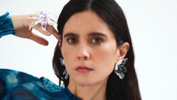 Javiera Mena confirma su primer show en solitario en el Movistar Arena
