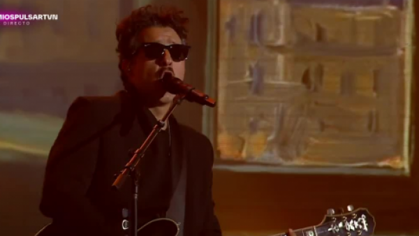 De Saloon trajo sus baladas y el rock alternativo a los Premios Pulsar 2026
