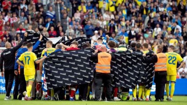 Se suspendió: Christian Eriksen sufrió un nuevo desplome en pleno partido
