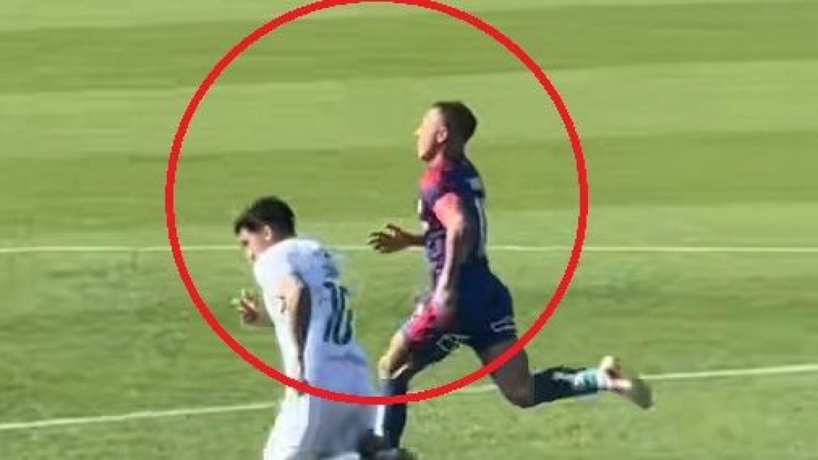 "Merece cada peso": La imagen de Eduardo Vargas que indignó a los hinchas de Universidad de Chile
