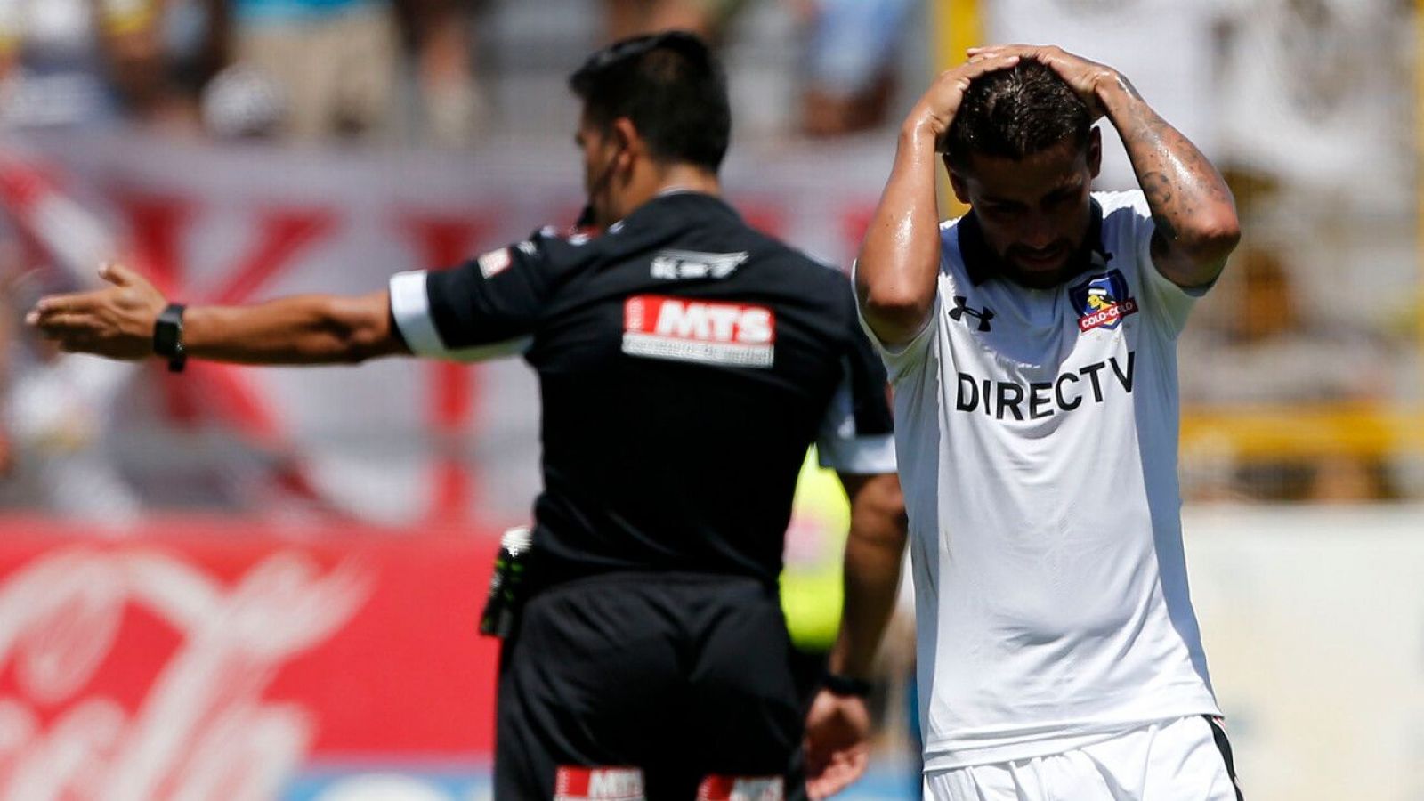 "Después de varios días, he decidido comunicar oficialmente que me retiro del fútbol profesional"
