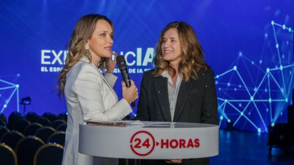 "Proyecto Exponencial": La apuesta de TVN y CENIA para acortar la brecha de IA en Chile
