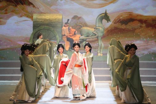 El esplendor de la China ancestral llega por primera vez a Chile con el debut de “Guizhou Colorido”
