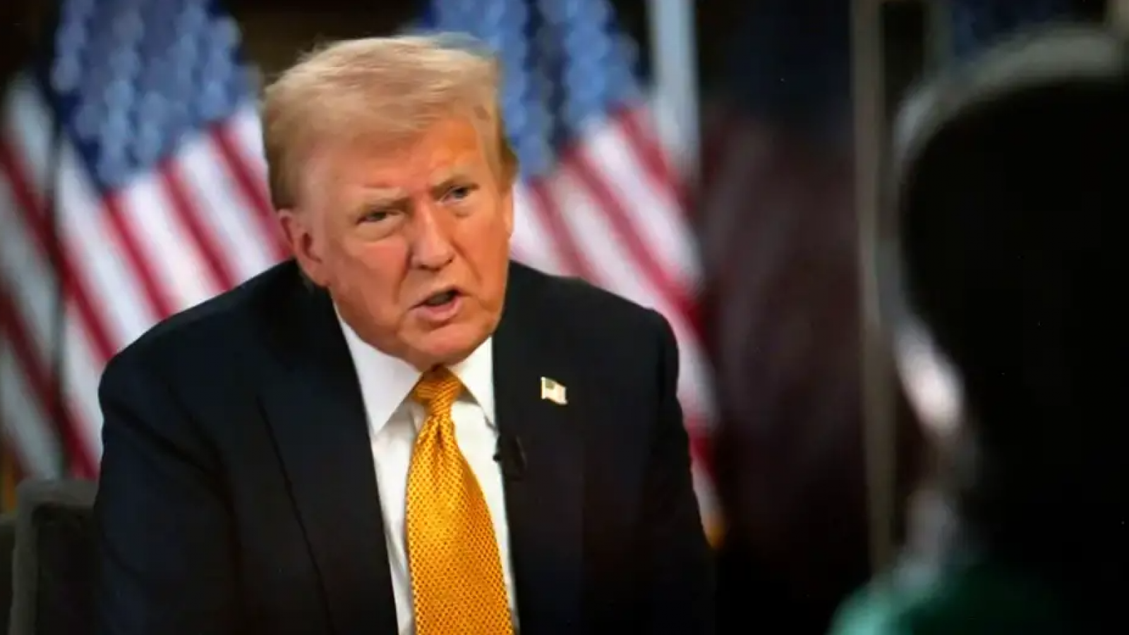 <p>Trump se arranca el micrófono y abandona una entrevista con periodista de NBC</p>
