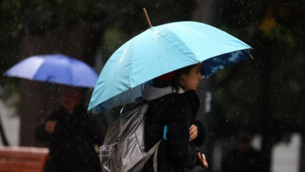 <p>Pronóstico del tiempo en Santiago: sistema frontal podría dejar nuevas precipitaciones</p>Pronóstico del tiempo en Santiago: sistema frontal podría dejar nuevas precipitaciones
