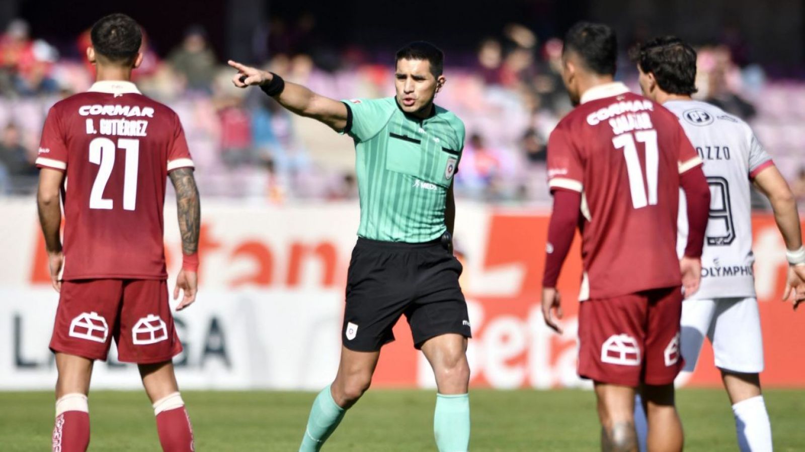 Lapidario informe arbitral en la Copa de la Liga: "El jugador realiza contacto físico con mi persona"
