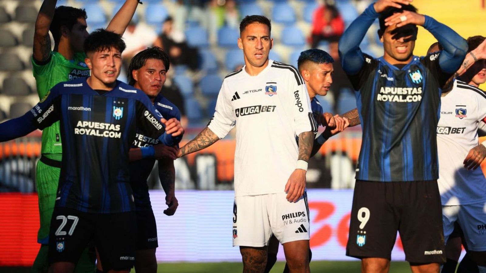 "Usa un lenguaje ofensivo": el informe arbitral que complica a Javier Correa y Colo Colo
