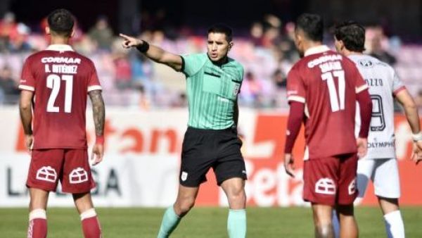 Lapidario informe arbitral en la Copa de la Liga: "El jugador realiza contacto físico con mi persona"
